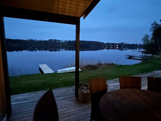 Modern villa med sjötomt och brygga - Bild 7