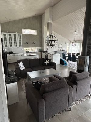 Modern villa med sjötomt och brygga - Bild 9