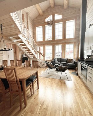 Hyr denna stuga i Stöten på 85 m². 10-12 sängplatser. Från 6 995 kr per vecka. Se bilder och tillgänglighet här.