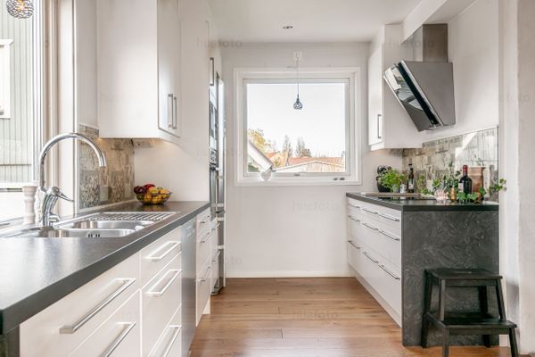 Hyr denna stuga i Gotland på 162 m². 5-6 sängplatser. 12 000 - 25 000 kr per vecka. Se bilder och tillgänglighet här.