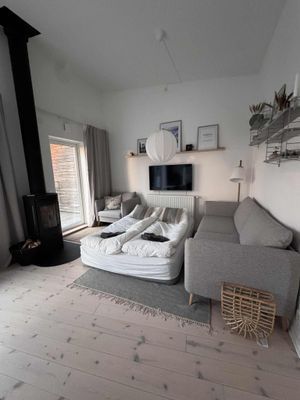 Uppblåsbar säng om 140cm finns för 2 extra bäddar