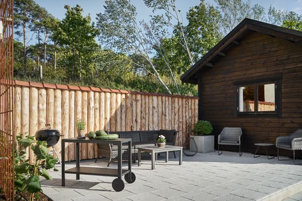 Hyr denna stuga i Gotland på 30 m². 2-4 sängplatser. 5 000 - 12 000 kr per vecka. Se bilder och tillgänglighet här.