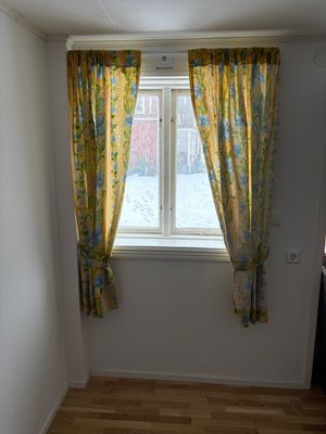 Timrad stuga nära sjö och bad - Bild 15