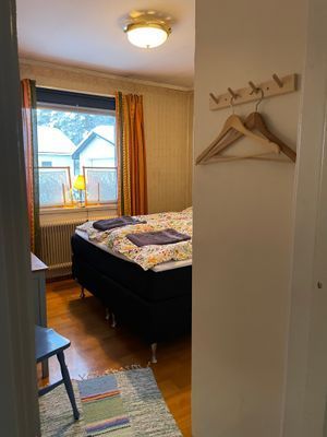 Hus i centrala Jokkmokk, med utsikt mot solnedgång - Bild 12