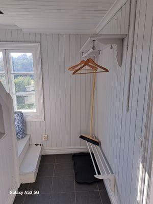 Charmig drängstuga från 1880 på hästgård - Orust - Bild 7