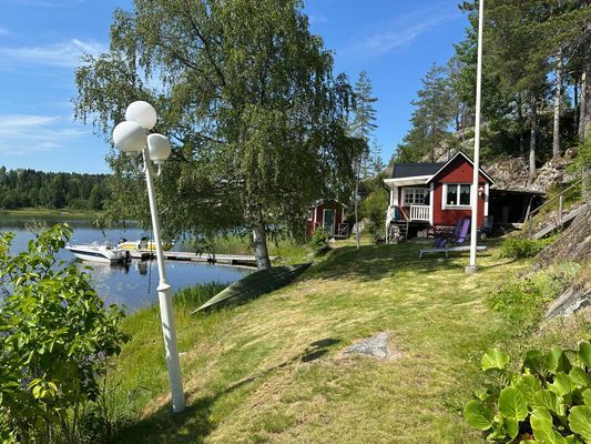 Stuga med sjötomt - Bild 9