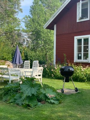 Hyr denna stuga i Vedevåg på 70 m². 4-6 sängplatser. Från 5 600 kr per vecka. Se bilder och tillgänglighet här.