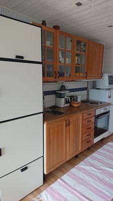 Hyr denna stuga i  på 18 m². 4 sängplatser. Från 6 500 kr per vecka. Se bilder och tillgänglighet här.