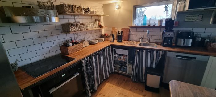 Unikt boende på egen gård m sjötomt - Bild 12