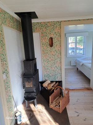 Charmig drängstuga från 1880 på hästgård - Orust - Bild 9