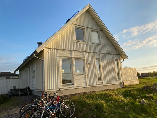 Fridfull idyll med utsikt över hav och natur - Bild 22