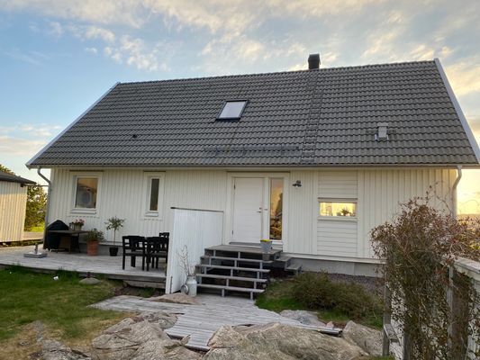 Fridfull idyll med utsikt över hav och natur - Bild 21