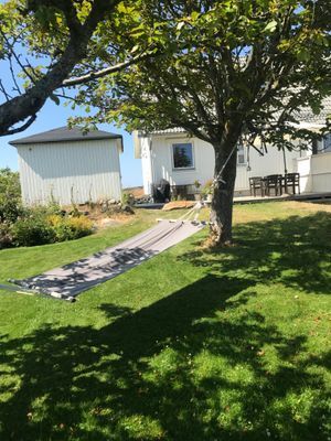 Fridfull idyll med utsikt över hav och natur - Bild 17