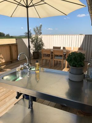 Hyr denna stuga i Vallda på 155 m². 8 sängplatser. 16 000 - 18 500 kr per vecka. Se bilder och tillgänglighet här.