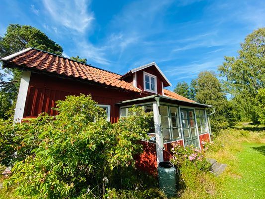 Hyr denna stuga i Stockholm på 100 m². 6 sängplatser. 10 000 - 15 000 kr per vecka. Se bilder och tillgänglighet här.
