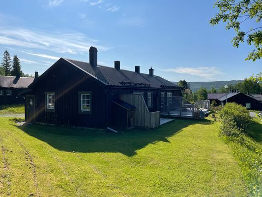 Hyr denna stuga i  på 100 m². 12-15 sängplatser. Pris ej tillgängligt. Se bilder och tillgänglighet här.