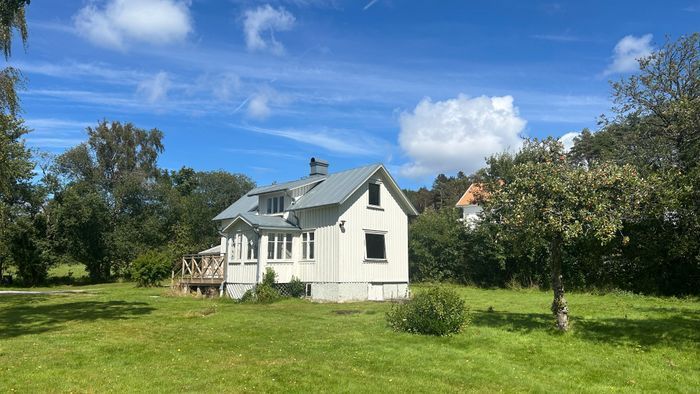 Havsnära hus på Orust i Bohuslän