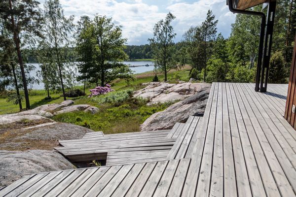 Hyr denna stuga i Ljusterö på 100 m². 5-7 sängplatser. 19 000 - 29 000 kr per vecka. Se bilder och tillgänglighet här.