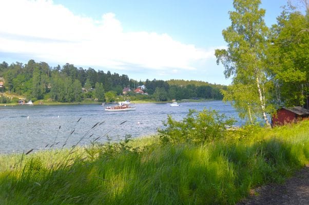 Östertorps Gård Strömma. Uppvärmd pool, sandstrand