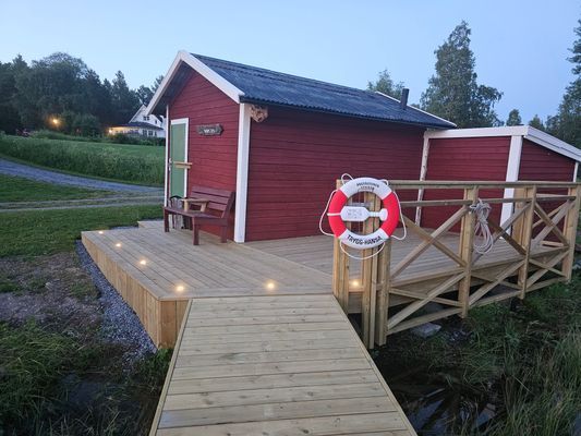 Gammal sommarstuga vid Alsensjöns strand