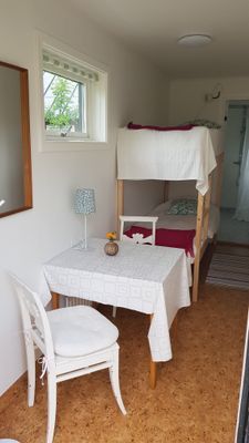 Hyr denna stuga i Borgholm på 15 m². 2 sängplatser. 4 000 - 5 500 kr per vecka. Se bilder och tillgänglighet här.