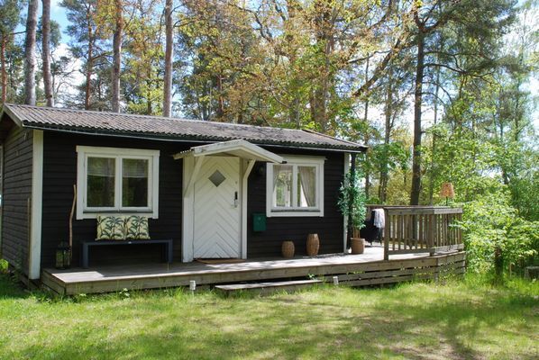 Hyr denna stuga i Tyresö på 25 m². 4 sängplatser. 890 - 1 100 kr per dag. Se bilder och tillgänglighet här.