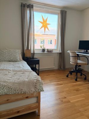 Mysigt skandinaviskt familjehem nära natur & stad - Bild 12