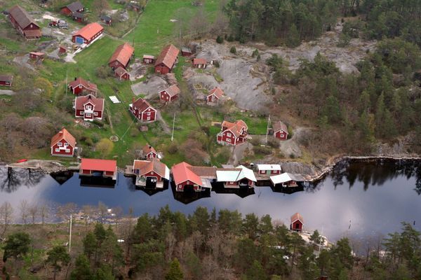 Mysig skärgårds stuga med sjöutsikt nära brygga