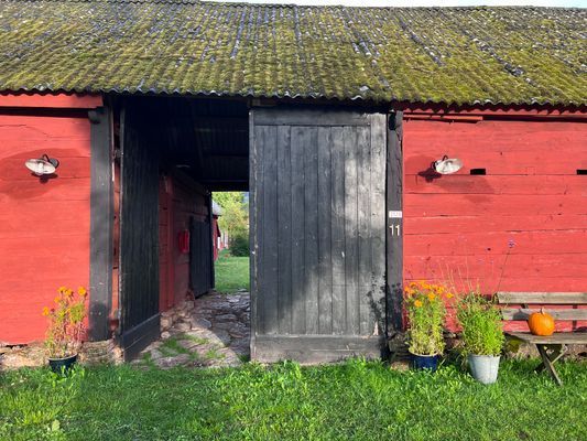Mysig Ölandsgård på lugn radbygata