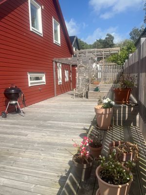 Hyr denna stuga i Göteborg på 128 m². 4-6 sängplatser. 13 000 - 16 500 kr per vecka. Se bilder och tillgänglighet här.