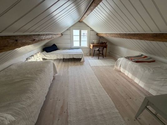 Sovrum - två engelsängar samt extrasäng