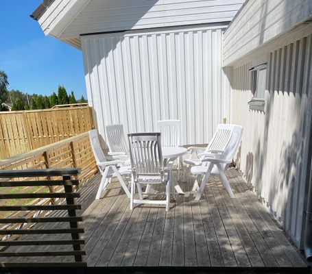 Hyr denna stuga i Strömstad på 80 m². 4-5 sängplatser. Från 9 900 kr per vecka. Se bilder och tillgänglighet här.