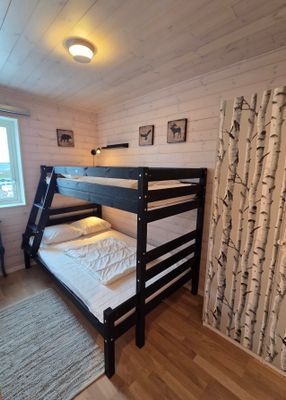 Sovrum 2 på nedre plan (Familjsäng)
