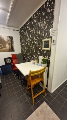 Hyr denna stuga i Mörarp på 18 m². 2-3 sängplatser. 3 800 - 4 200 kr per vecka. Se bilder och tillgänglighet här.