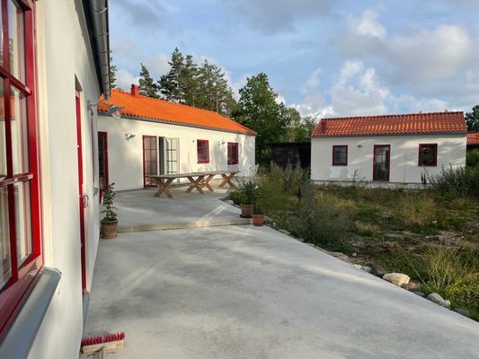 Hyr denna stuga i Gotland på 176 m². 14 sängplatser. 10 000 - 30 000 kr per vecka. Se bilder och tillgänglighet här.
