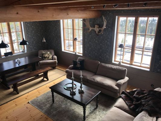 Hyr denna stuga i  på 160 m². 10-12 sängplatser. 8 000 - 19 000 kr per vecka. Se bilder och tillgänglighet här.