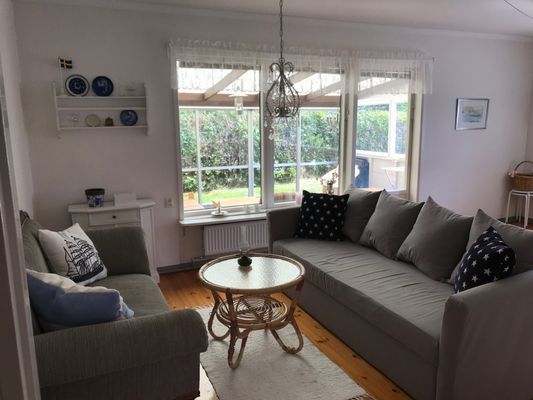 Hyr denna stuga i Hunnebostrand på 90 m². 11 sängplatser. Från 12 000 kr per vecka. Se bilder och tillgänglighet här.