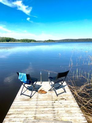 Hyr denna stuga i  på 85 m². 6-8 sängplatser. 12 000 - 14 000 kr per vecka. Se bilder och tillgänglighet här.