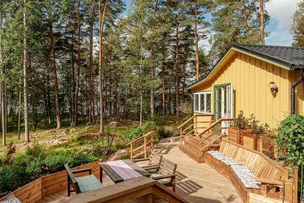 Hyr denna stuga i Stockholms skärgård på 80 m². 5-8 sängplatser. Pris ej tillgängligt. Se bilder och tillgänglighet här.