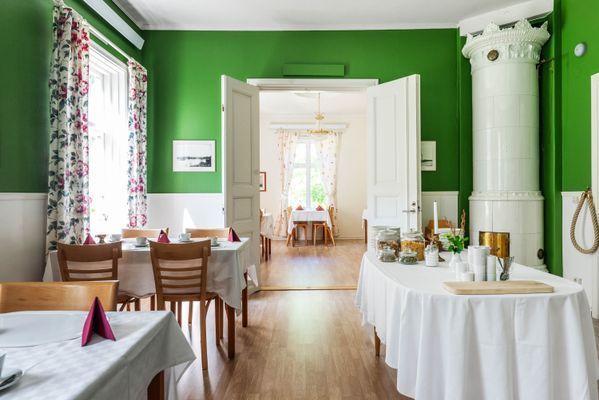 Rum 25 – mysigt stugrum direkt vid vattnet - Bild 9