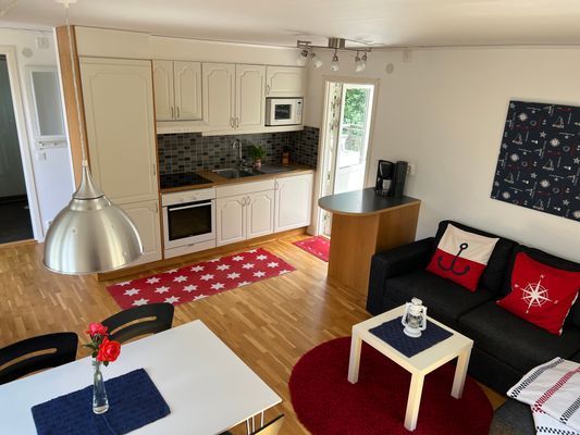 Hyr denna stuga i  på 45 m². 6 sängplatser. 6 500 - 7 500 kr per vecka. Se bilder och tillgänglighet här.