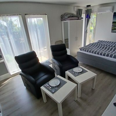 Hyr denna stuga i Ystad på 25 m². 2 sängplatser. 8 490 - 11 470 kr per vecka. Se bilder och tillgänglighet här.
