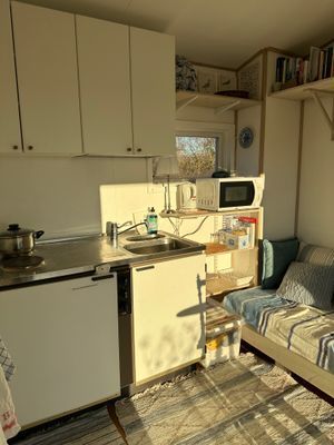 2 Mysiga Småstugor med Havsutsikt och Stor Tomt - Bild 15
