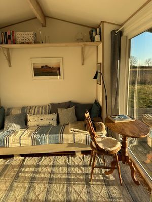 2 Mysiga Småstugor med Havsutsikt och Stor Tomt - Bild 14