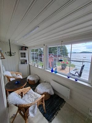 Stuga med egen sandstrand, bastu, brygga. - Bild 7