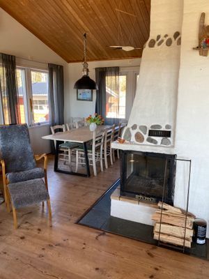 Hyr denna stuga i Utö på 125 m². 10 sängplatser. 15 000 - 18 000 kr per vecka. Se bilder och tillgänglighet här.