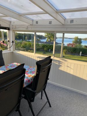 Stuga med sjöutsikt över vackra sjön Säven