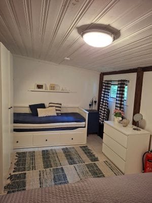 Stuga med egen sandstrand, bastu, brygga. - Bild 8