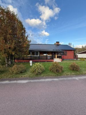 Hyr denna stuga i Branäs på 105 m². 6 sängplatser. 4 200 - 8 400 kr per vecka. Se bilder och tillgänglighet här.