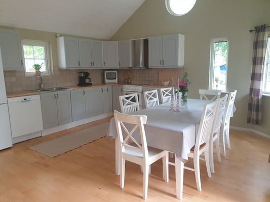 Mycket fräsch välutrustad stuga med havsnära läge